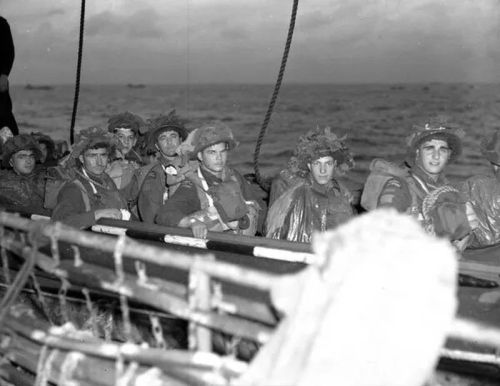 DND/Library and Archives Canada. Infantrymen of Le Régiment de la Chaudière in a Landing Craft Assault (LCA) alongside H.M.C.S. PRINCE DAVID off Bernières-sur-Mer, France, 6 June 1944. Photographer: Donovan J. Thorndick
